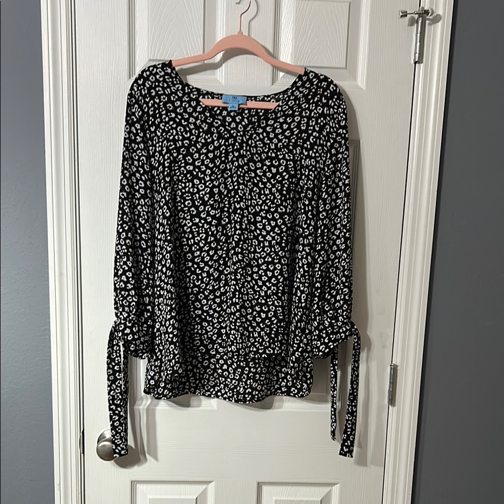 CeCe Black and White and Brown Leopard Tie Sleeve Blouse with High Low Front